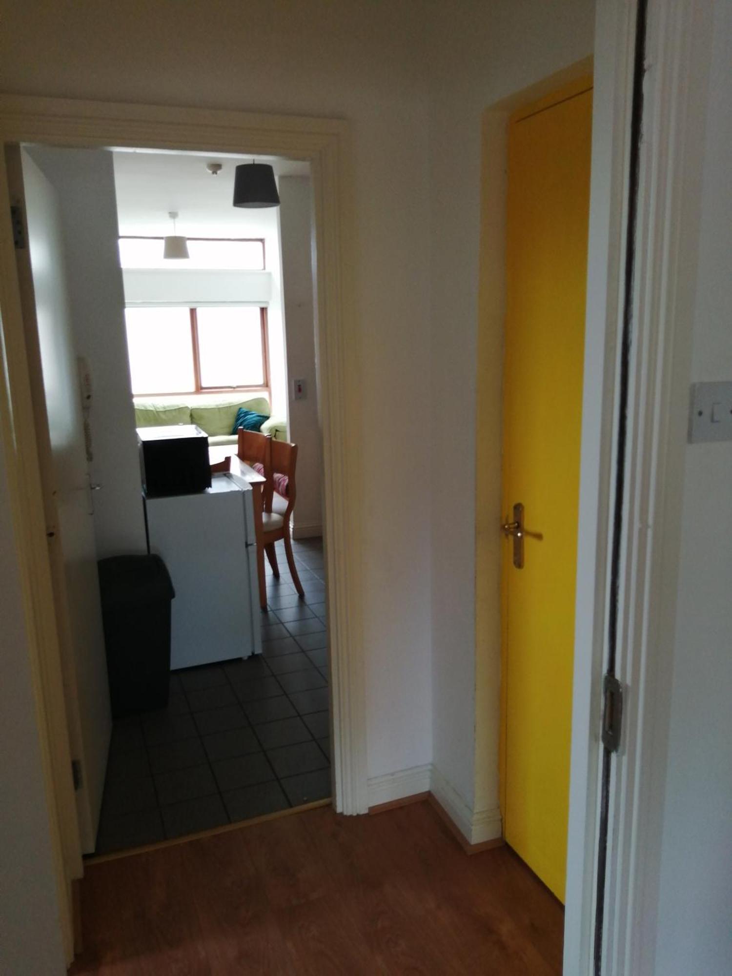 2 Bedroom, 2 Bathroom Apartamento