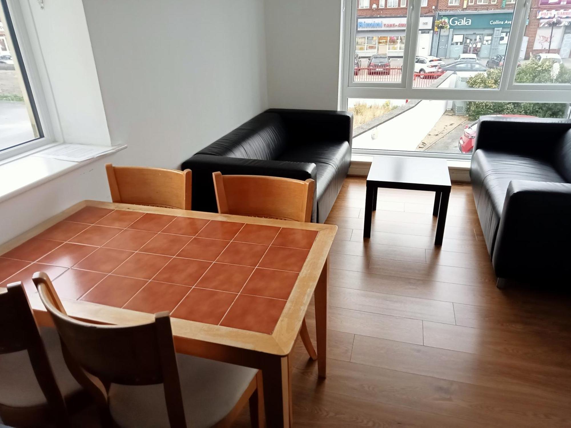 2 Bedroom, 2 Bathroom Apartamento